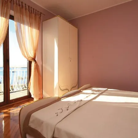 Apartment Apartment Brodarica 8